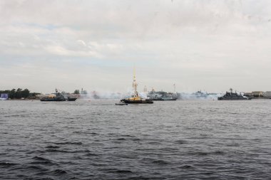 Duman nehre gemilerde.