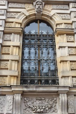 Sanat ızgara penceresinde sahte.