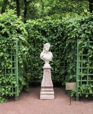 Sybil Samos büstü.