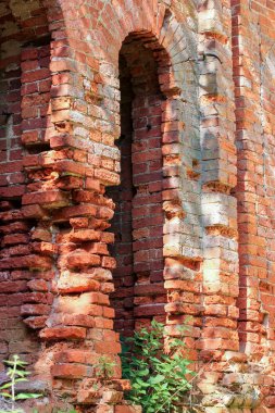 Binanın duvarları tahrip.