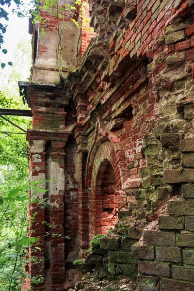 Ruinas de un antiguo monasterio . — Foto de Stock