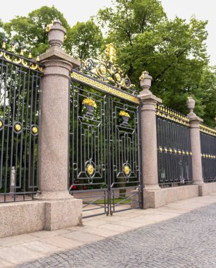 Yaz bahçe çit kapısı.