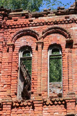 Duvardaki enfes bas-reliefs.