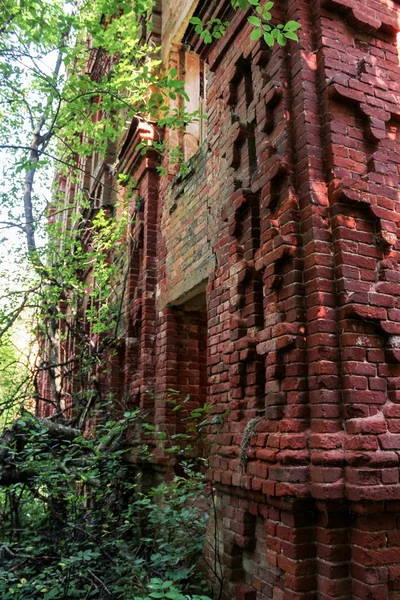 Manastır köşesinde kesişsin.