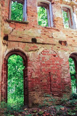 Tuğla duvar Manastırı.