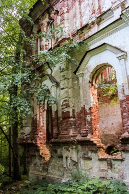 Antik duvarlar sıva izleri ile.