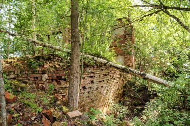 Eski binalar ile büyümüş.