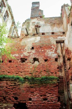 Duvar montaj delikleri.