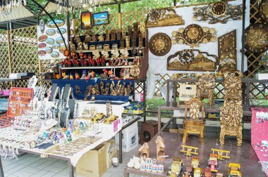 Hediyelik eşya ile köşk.