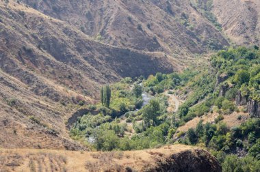 Bir dağ nehir Vadisi.