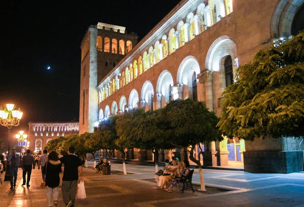 Binanın sanatsal aydınlatma. — Stok fotoğraf