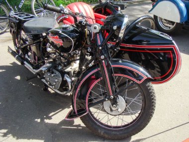 sepet ile motosiklet.