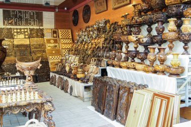 Ahşap ürünleri satışı.