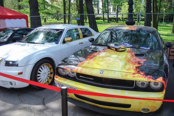 Getunte Autos auf der Ausstellung. — Stockfoto