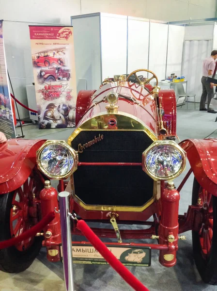 Ein altes Retro-Auto. — Stockfoto