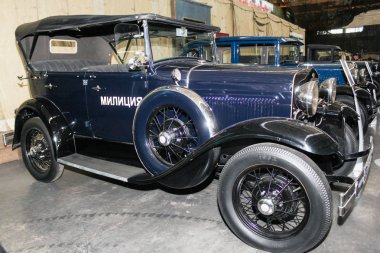 Polis retro araba üstü açık araba.