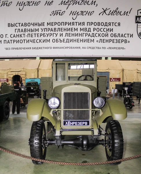 Sovětský nákladní automobil Zis-32 1941 o propuštění. — Stock fotografie