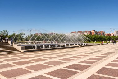 Alan bir çeşme ile.