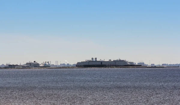 Puerto de pasajeros de San Petersburgo . — Foto de Stock