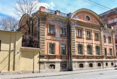 Yusupov setin eski bir evin.