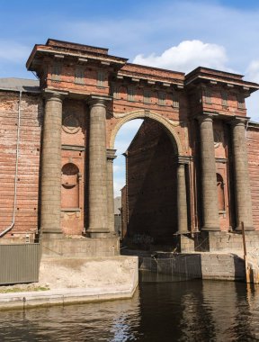 New Holland kemerli kapıları.