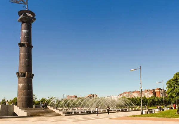 Fontes perto da torre . — Fotografia de Stock