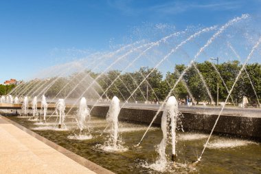 Şehir parkındaki çeşmeler.