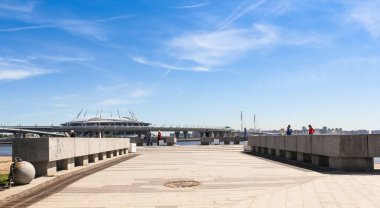 Yolu ile granit korkuluk.