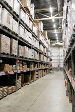 Ambar alanı hipermarket.