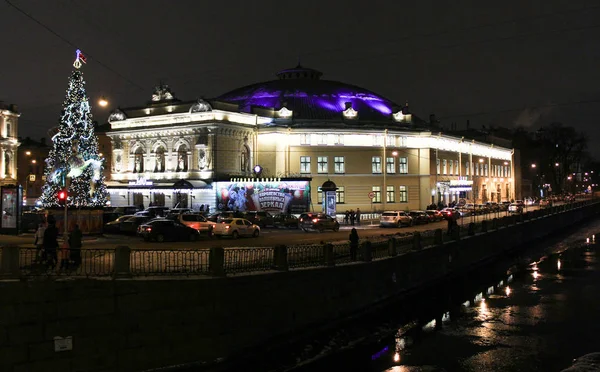 O edifício do circo de São Petersburgo na Fontanka . — Fotografia de Stock