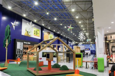 İç hipermarket geçiş.
