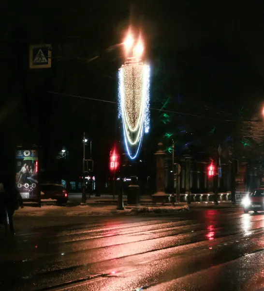 Святкове оформлення вуличних ламп. — стокове фото