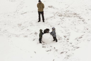 Kar büyük bir yumru çocuklarıyız.