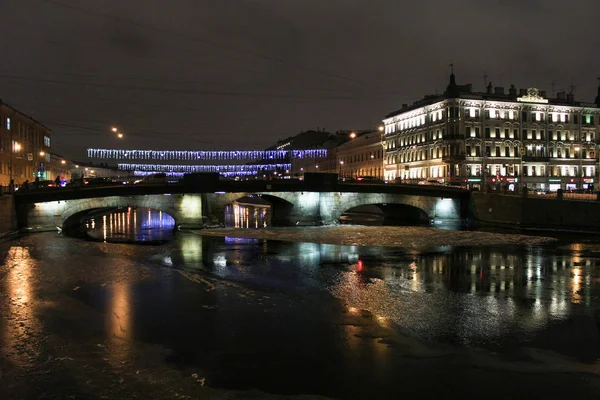 Night Belinskyn silta . — kuvapankkivalokuva