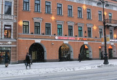 Şehrin sokaklarında kış.