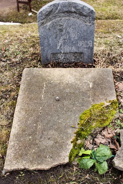 En forntida tombstone. — Stockfoto