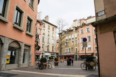 Şehirde bisikletler var..