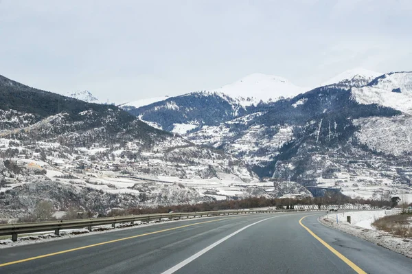 Highway in the mountains. — Stock Photo, Image