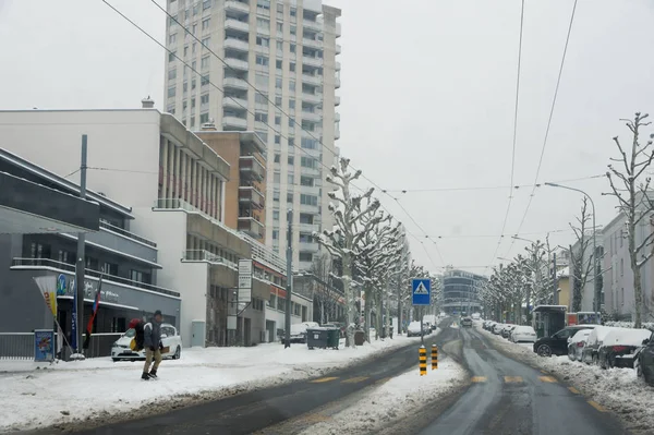 路上で雪が降り. — ストック写真
