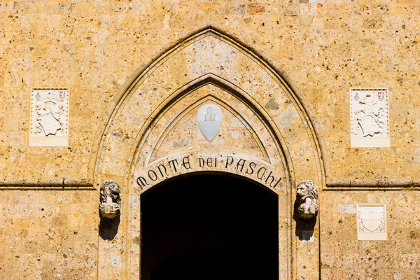 Palazzo Salimbeni en Siena, Italia — Foto de Stock
