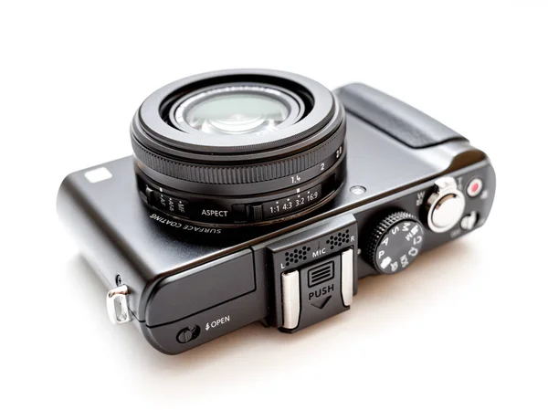 Premium compacte moderne digitale camera — Stockfoto