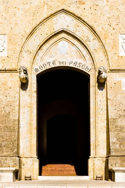 Palazzo Salimbeni i Siena, Italien — Stockfoto