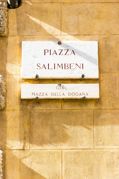 Палаццо Салимбени в Сиене, Италия — стоковое фото