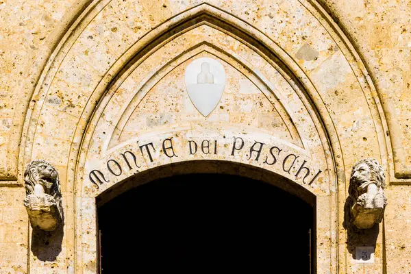 Palazzo Salimbeni en Siena, Italia — Foto de Stock