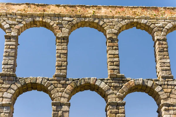 Acqueduto romano em Segóvia, perto de Madrid, Espanha — Fotografia de Stock