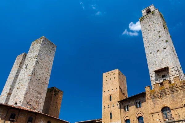 San Gimignano är en antik stad nära Siena, Italien — Stockfoto