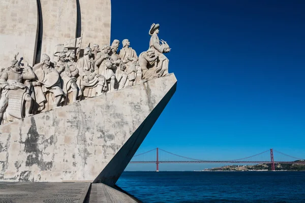 El Monunento a los Descubrimientos en Lisboa, Portugal — Foto de Stock