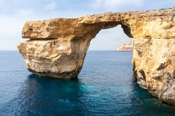 Azurblaues Fenster in Malta vor dem Zusammenbruch — Stockfoto