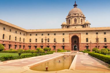 Bakanlıklar Rashtrapati Bhavan, Pr resmi ev yakınındaki