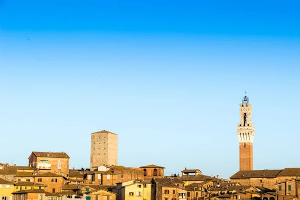 Utsikt över den gamla staden Siena, Italien — Stockfoto